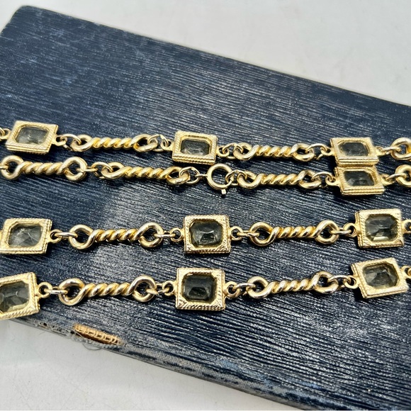Magnificent vintage gold tone chain necklace with crystal embellishments 34” - Picture 11 of 11
